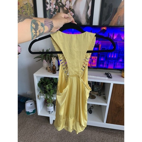 - Luxe Arden B SILK Spaghetti Strap Top Womens Camisole Size Xs Yellow‎ - Picture 2 of 5